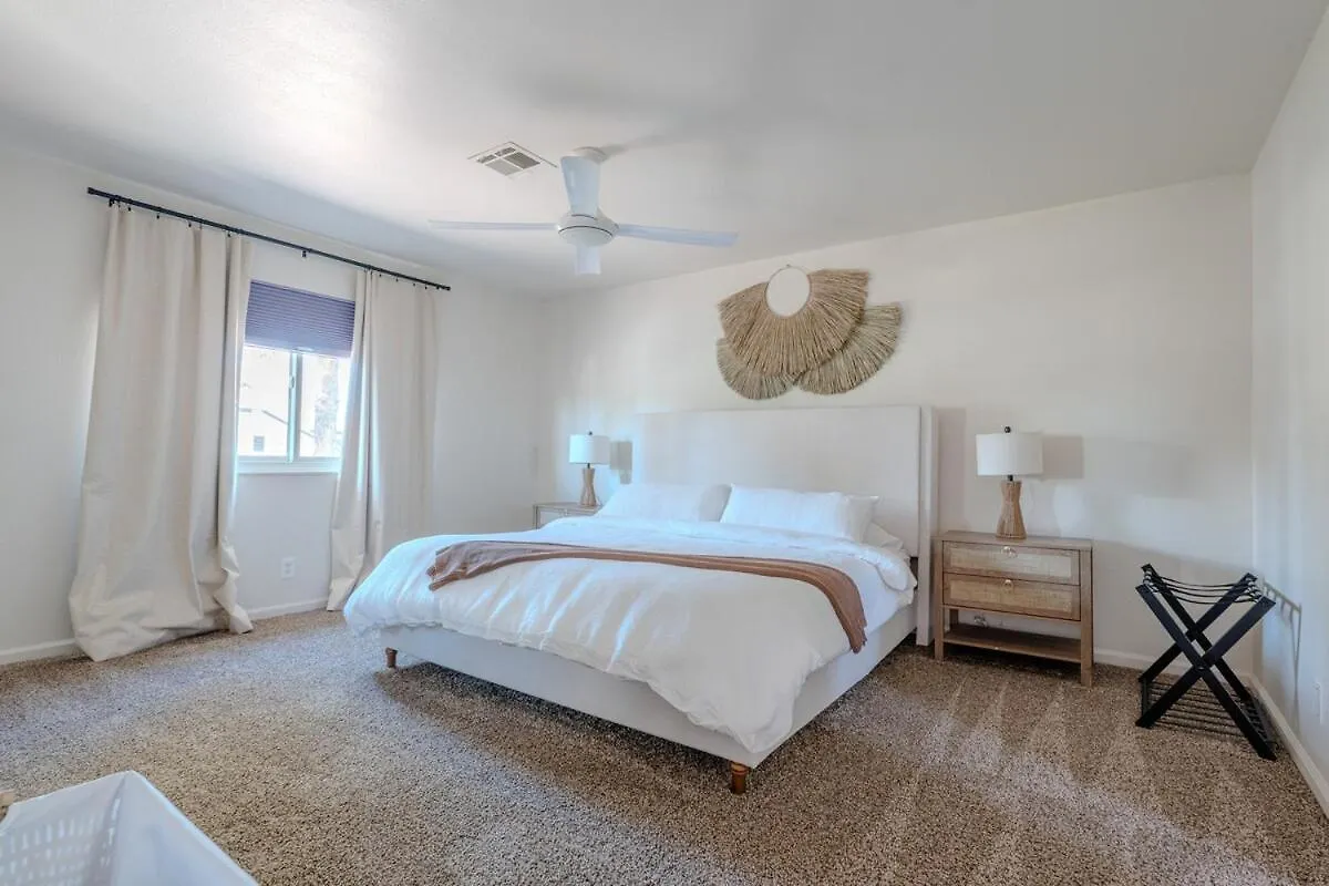 Spacious Lux Estate L 8 Mins To Strip Las Vegas 0*,  USA